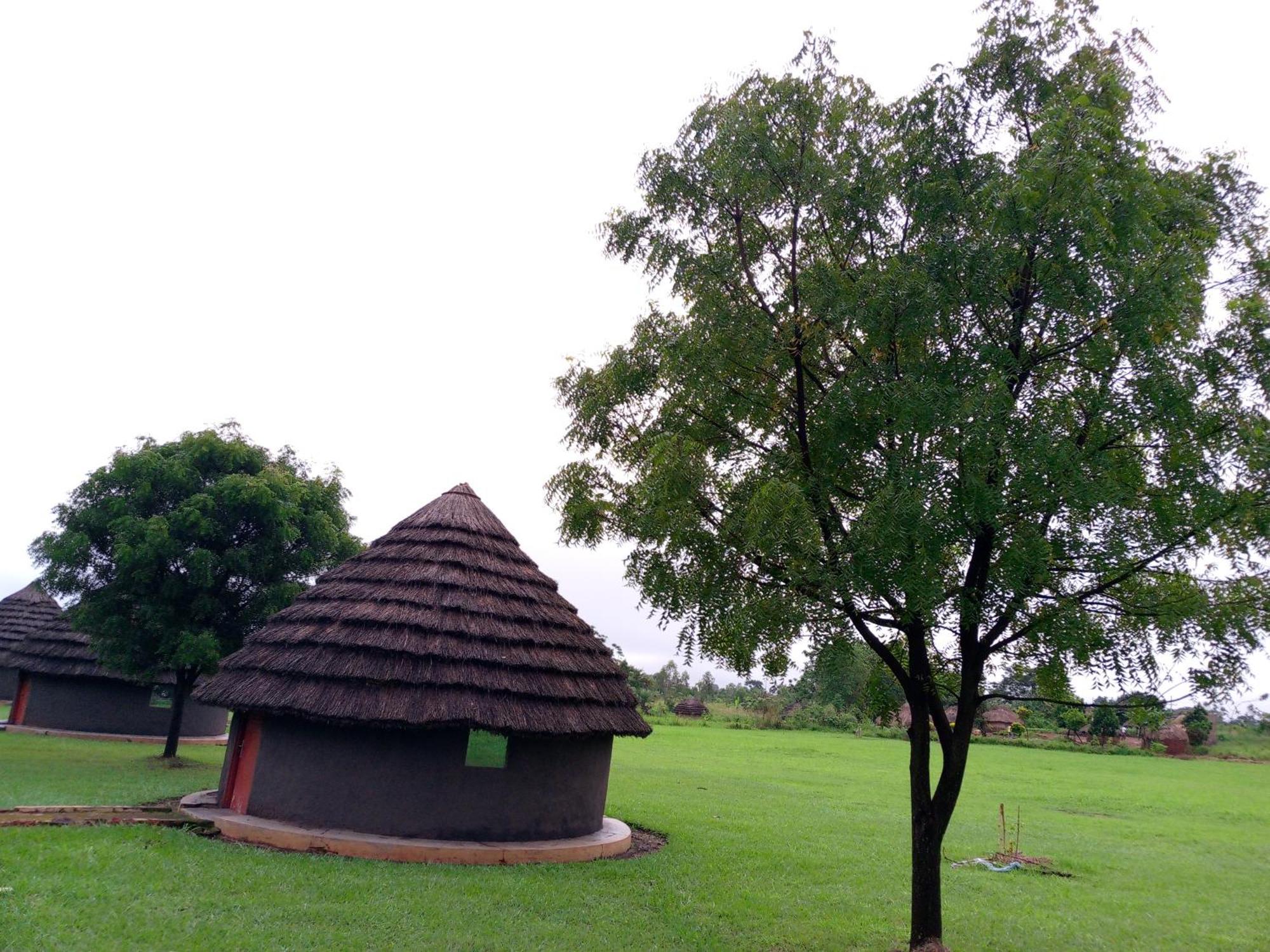 Purongo Grassroots Cottages Murchsion Falls מראה חיצוני תמונה